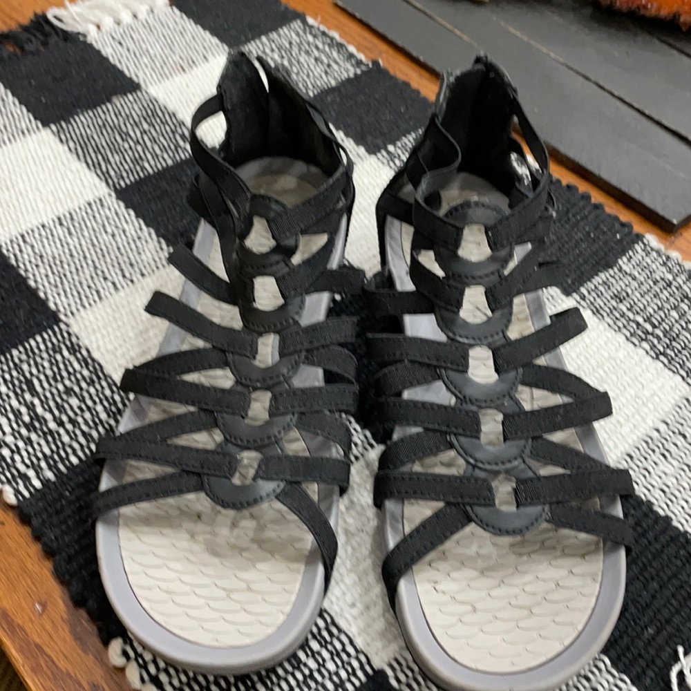 Gently used sandals with zipper